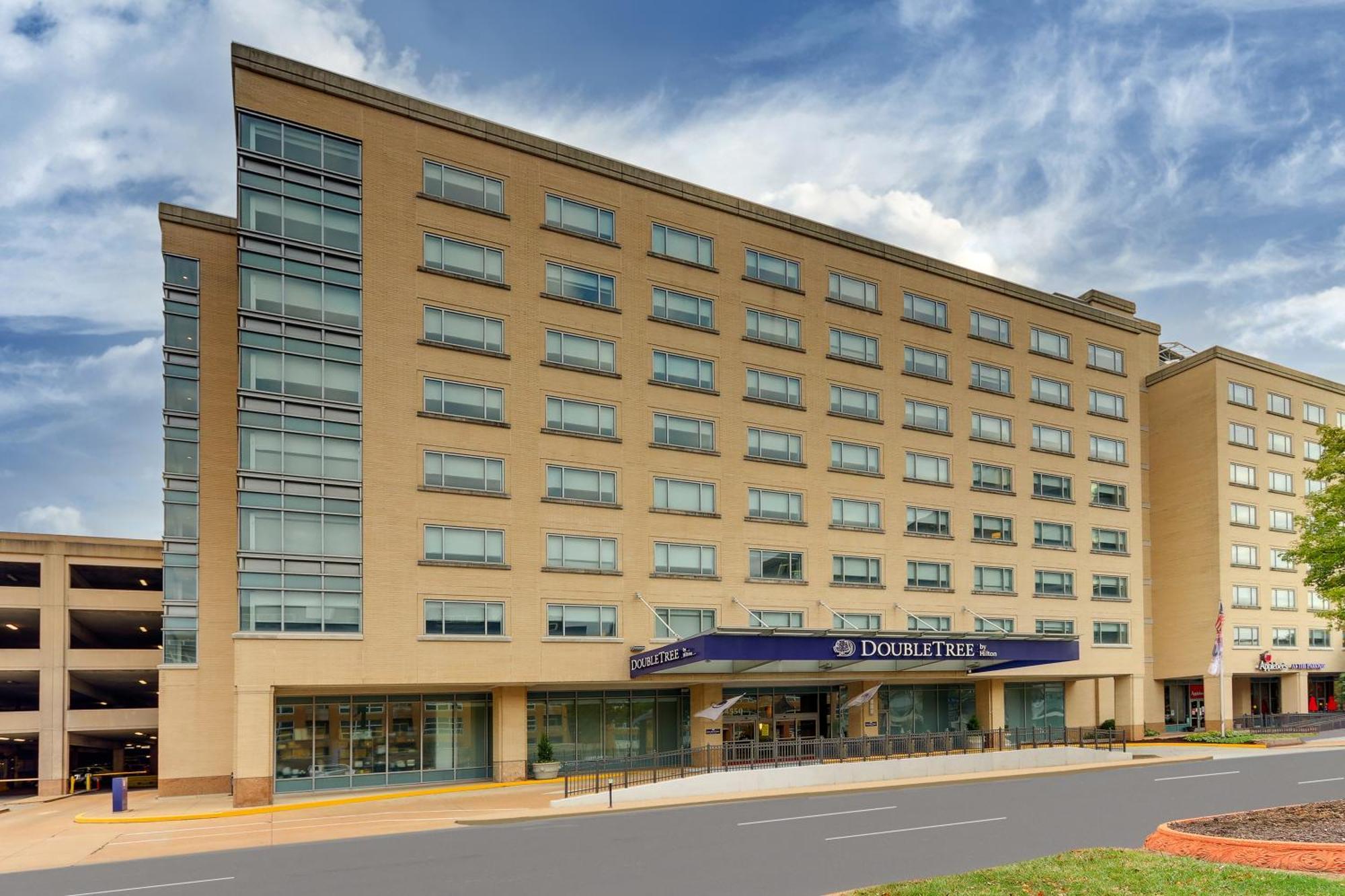 Doubletree By Hilton St. Louis Forest Park Kültér fotó